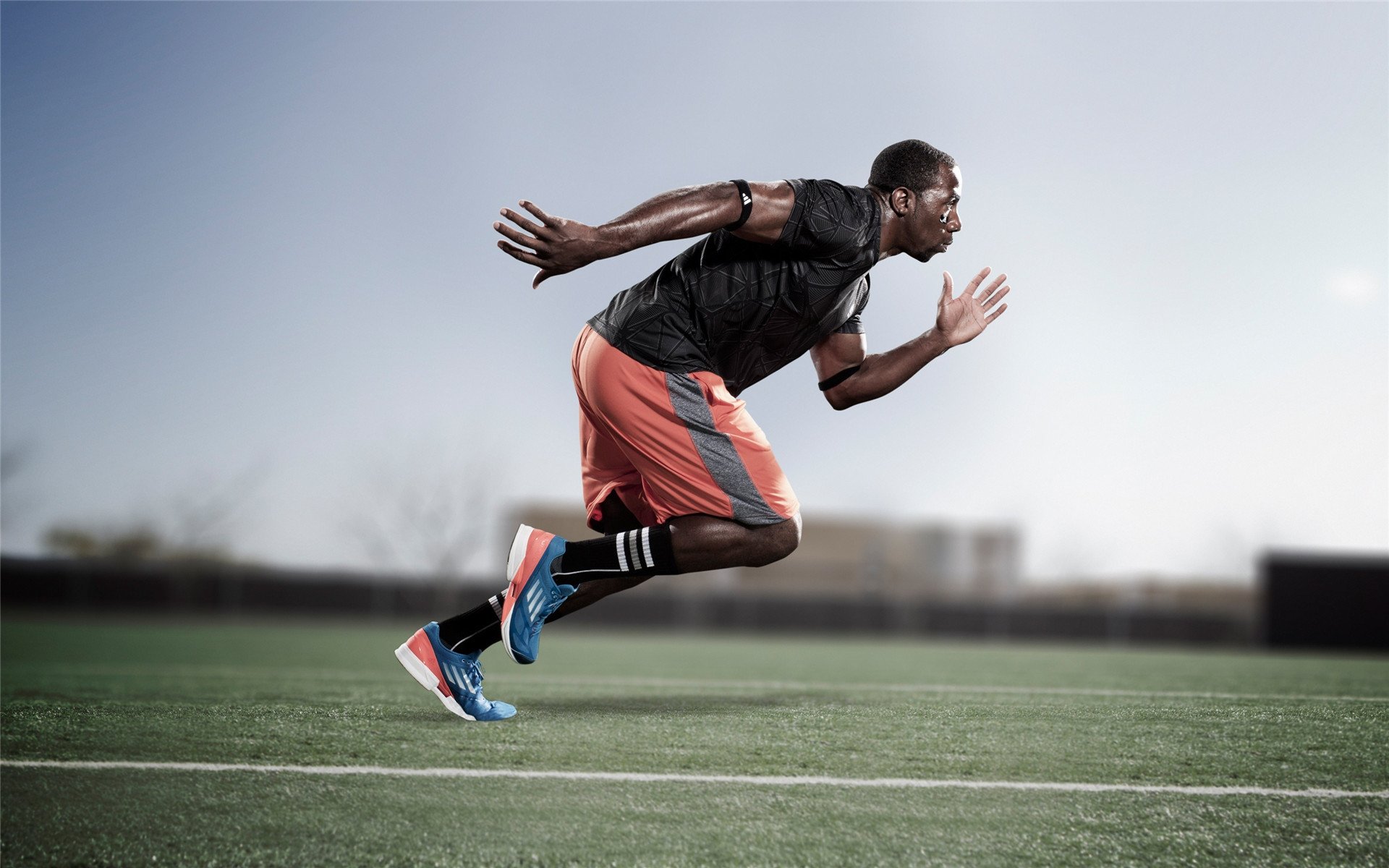 墨西哥队后卫吉梅内斯在巴黎奥运会上表现出色，吉格斯 梅西