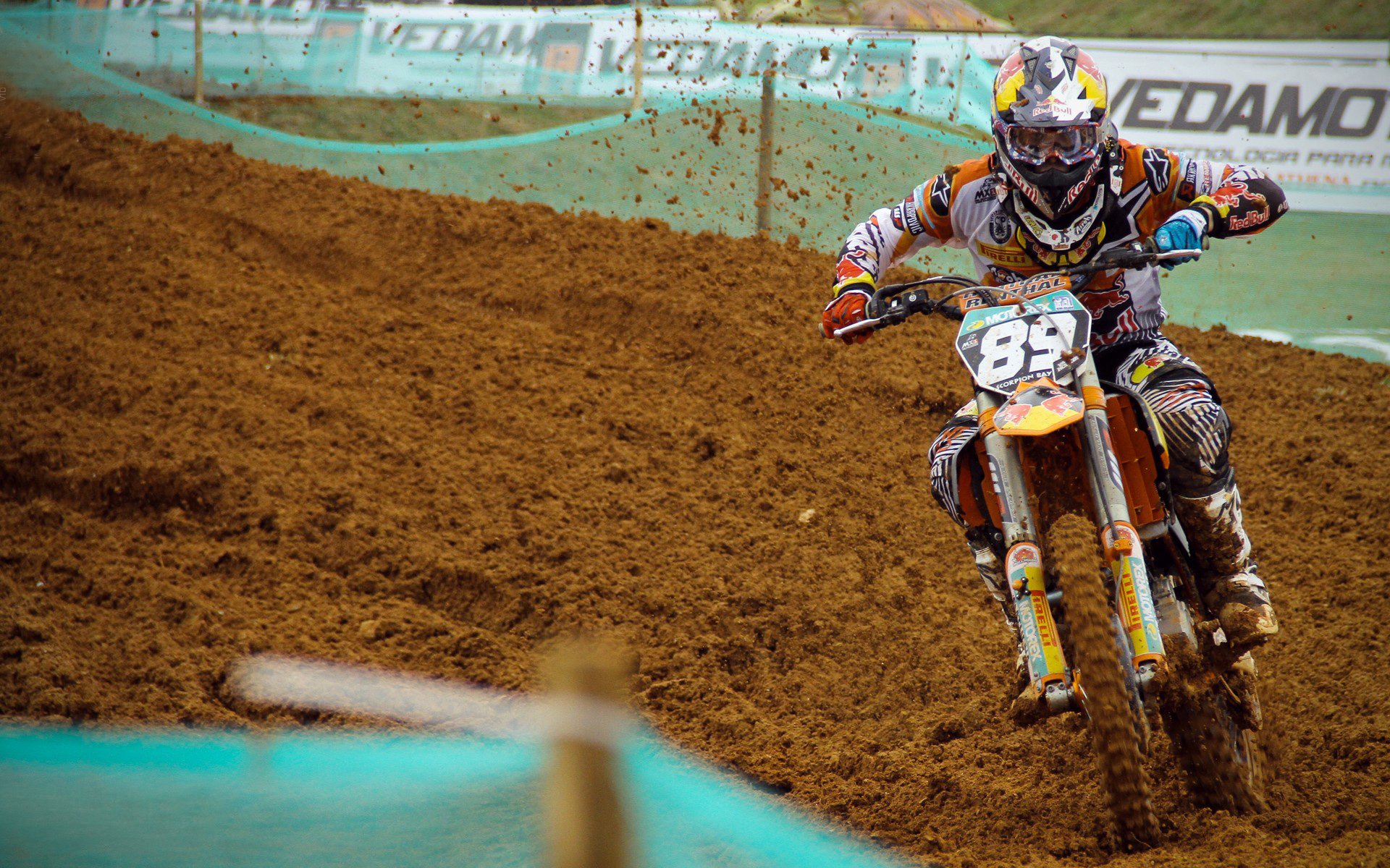 职业运动员的日常：训练与比赛双重挑战，职业运动员vs业余